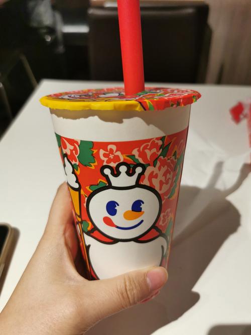 奶茶盒子上的贴纸怎么取